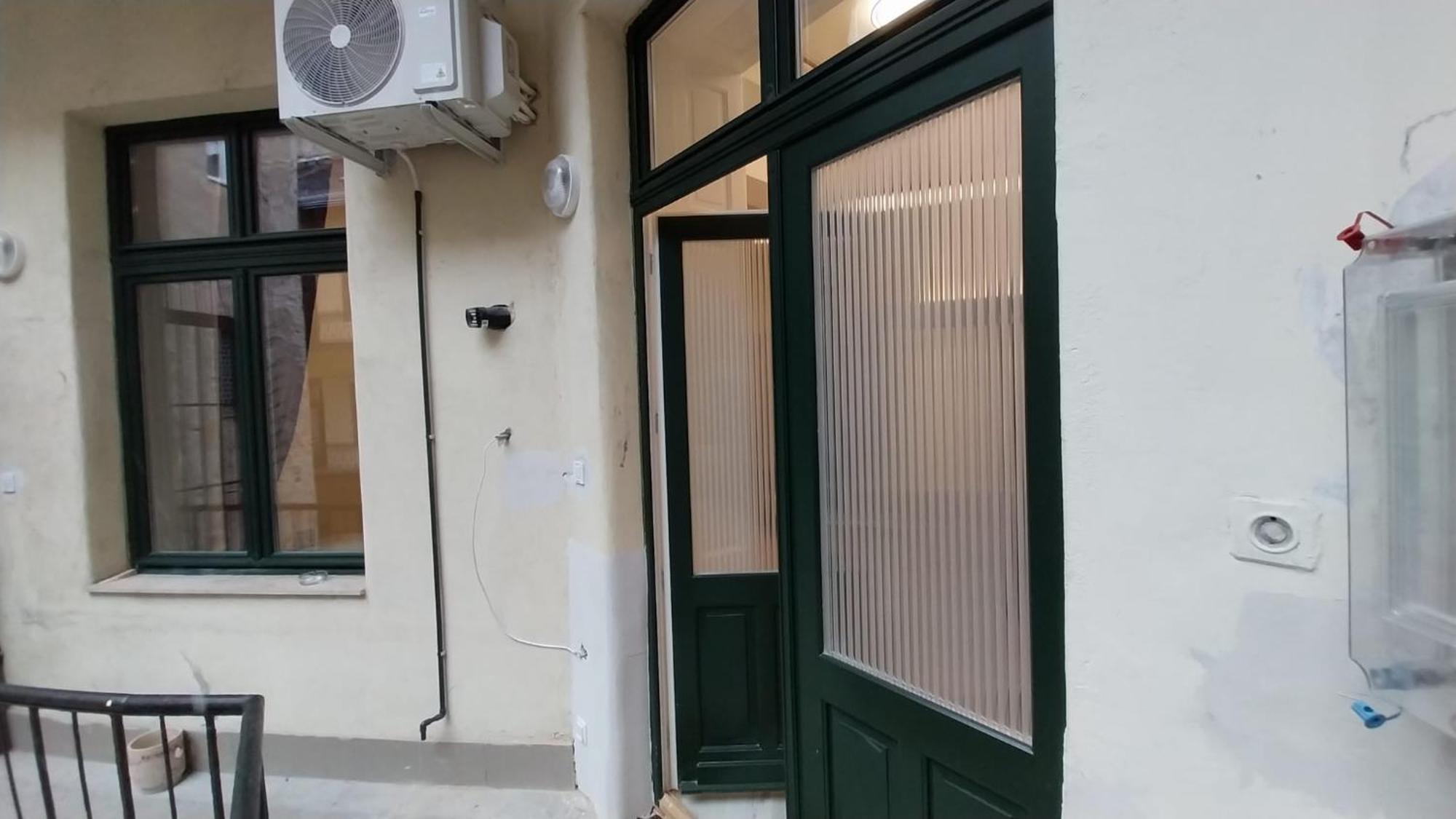 Szekely Apartment Near Deak Ferenc Square With Free Parking In Garage Budapest Ngoại thất bức ảnh