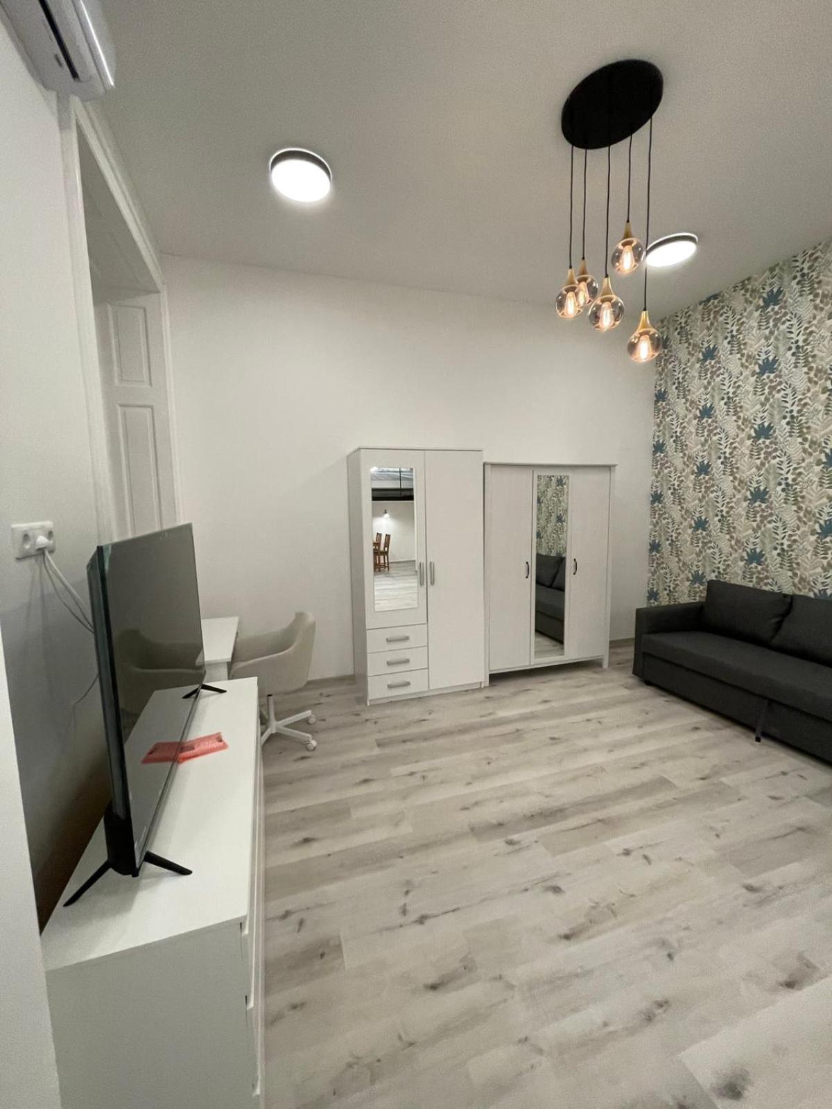 Szekely Apartment Near Deak Ferenc Square With Free Parking In Garage Budapest Ngoại thất bức ảnh