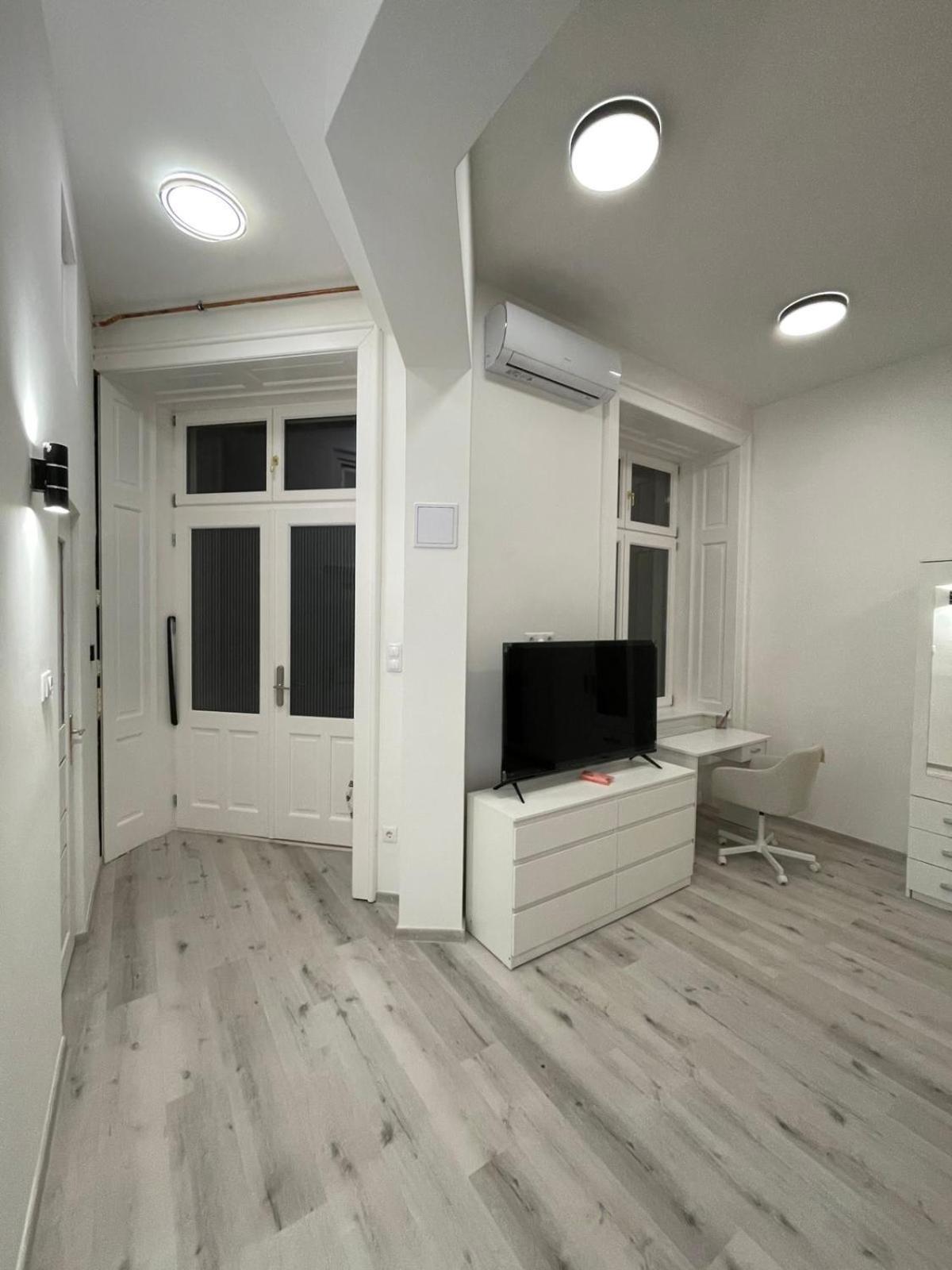 Szekely Apartment Near Deak Ferenc Square With Free Parking In Garage Budapest Ngoại thất bức ảnh
